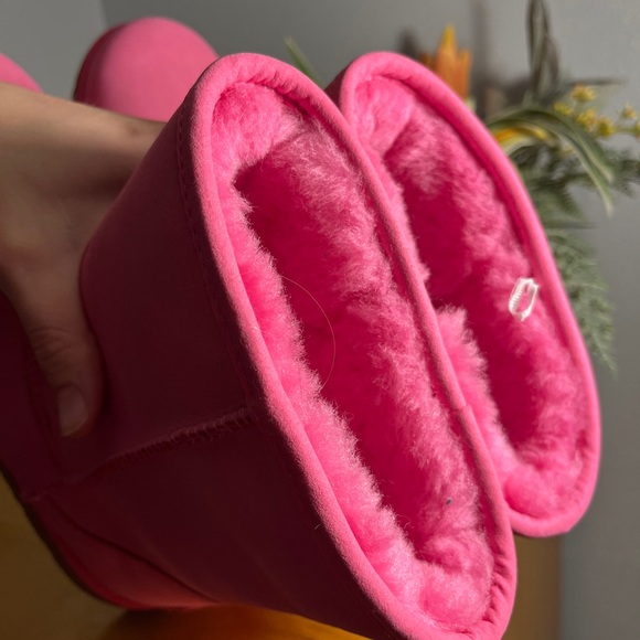 UGG Women Classic Short Pink Sheep Fur Winter Boots Shoe Women US 5 EU 37 UK 3 - Picture 6 of 7